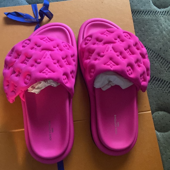 louis vuitton sandals - Picture 2 of 3